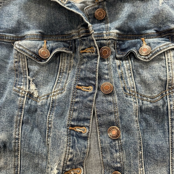 NWOT! Maurices Cropped Blue Denim Jacket - Picture 4 of 4